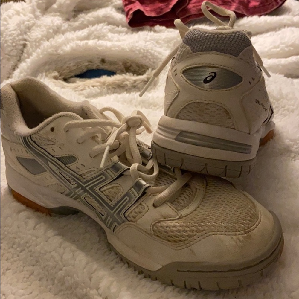 Volleyball shoes